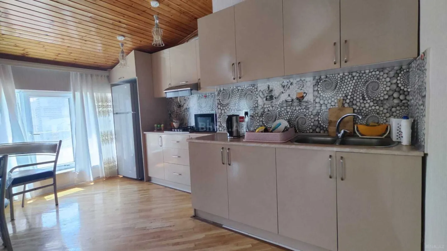 Kirayə verilir 3 otaqlı mənzil 130 m²