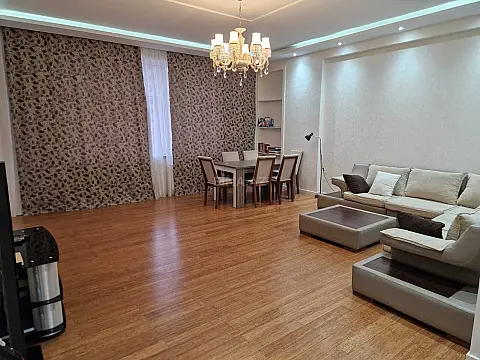 Kirayə verilir 4 otaqlı mənzil 180 m² — Bakı, Nizami 4 otaq 180.00 m²