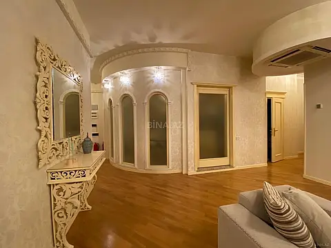 Kirayə verilir 5 otaqlı mənzil 200 m²