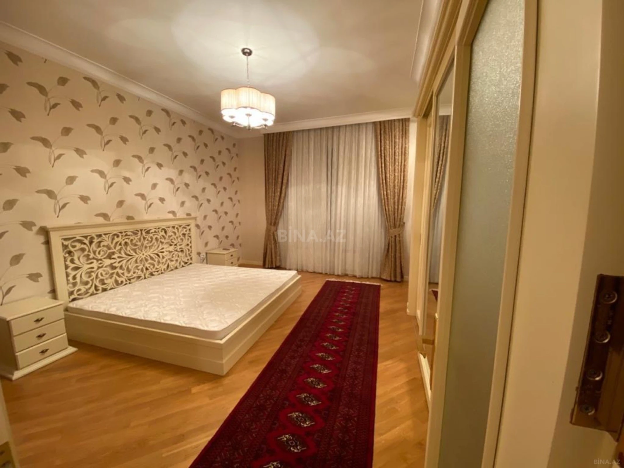 Kirayə verilir 5 otaqlı mənzil 200 m²