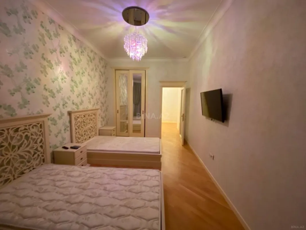 Kirayə verilir 5 otaqlı mənzil 200 m²