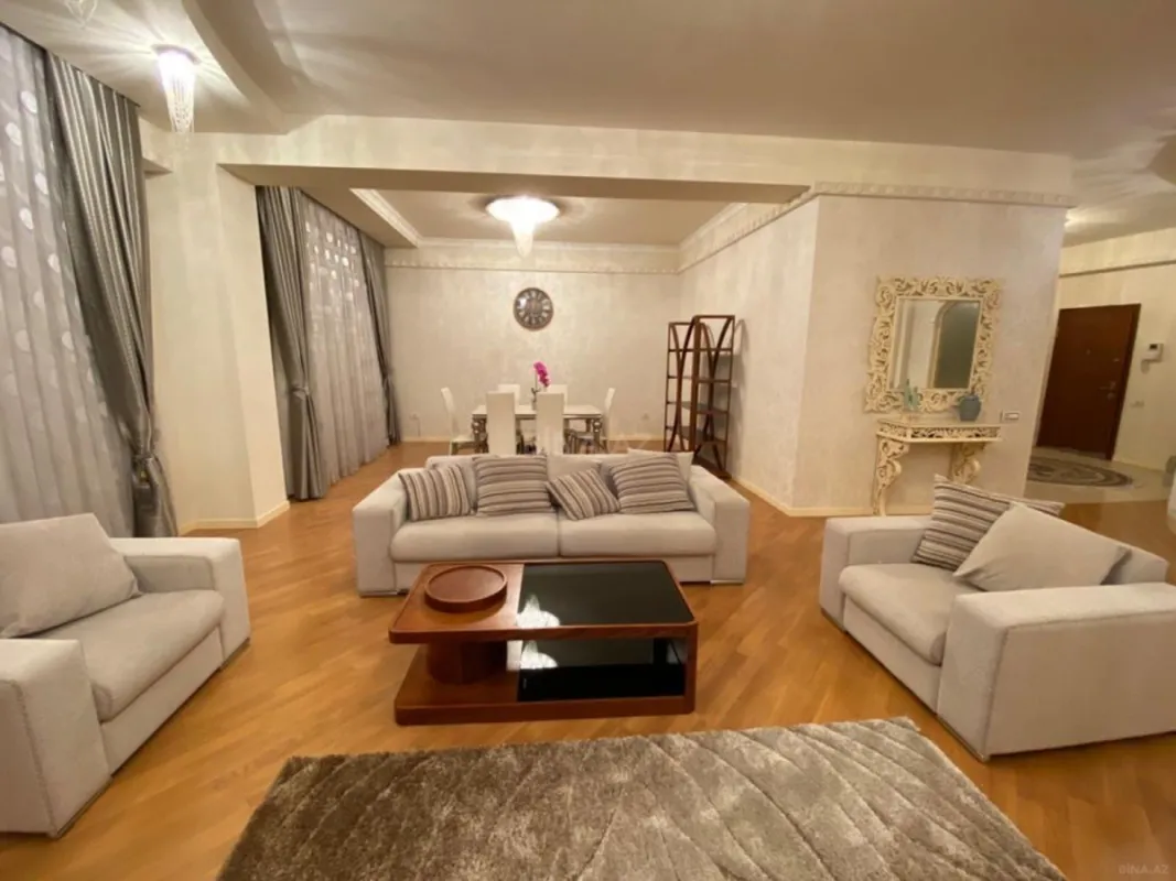 Kirayə verilir 5 otaqlı mənzil 200 m²