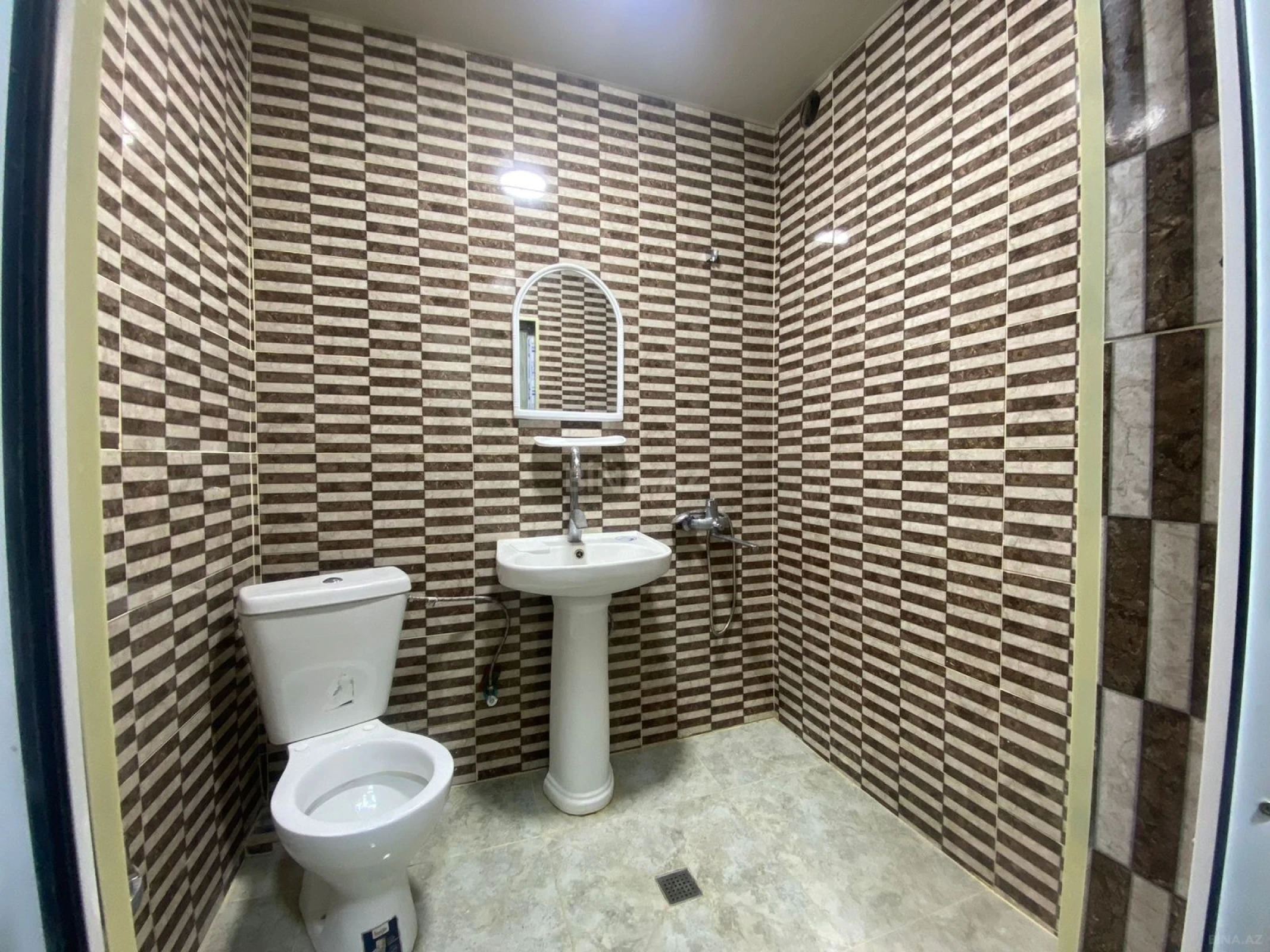 Satılır 2 otaqlı mənzil 65 m²