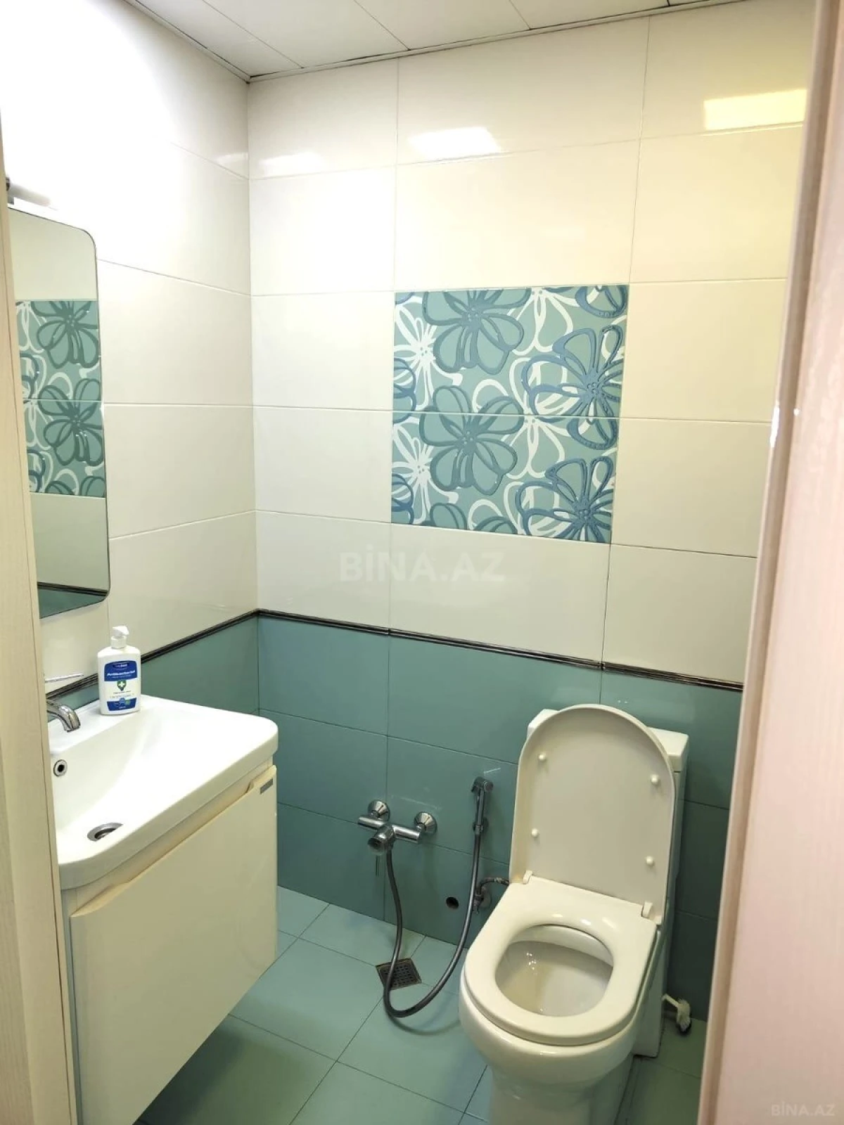 Kirayə verilir 2 otaqlı mənzil 92 m²