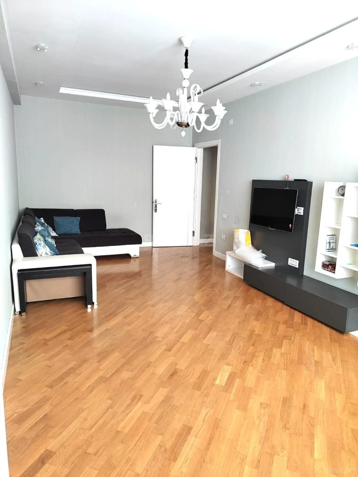 Kirayə verilir 2 otaqlı mənzil 92 m²