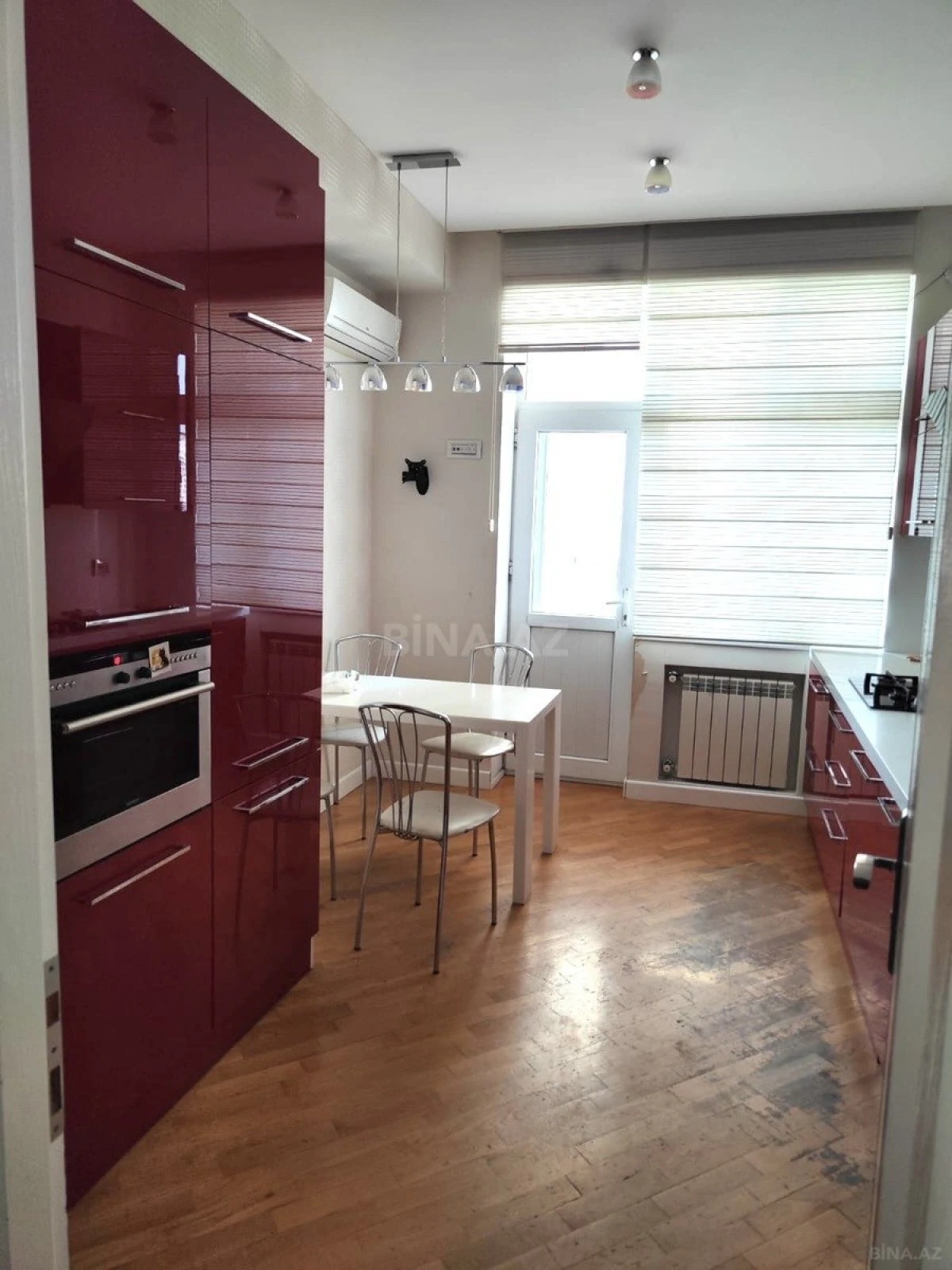 Kirayə verilir 2 otaqlı mənzil 92 m²