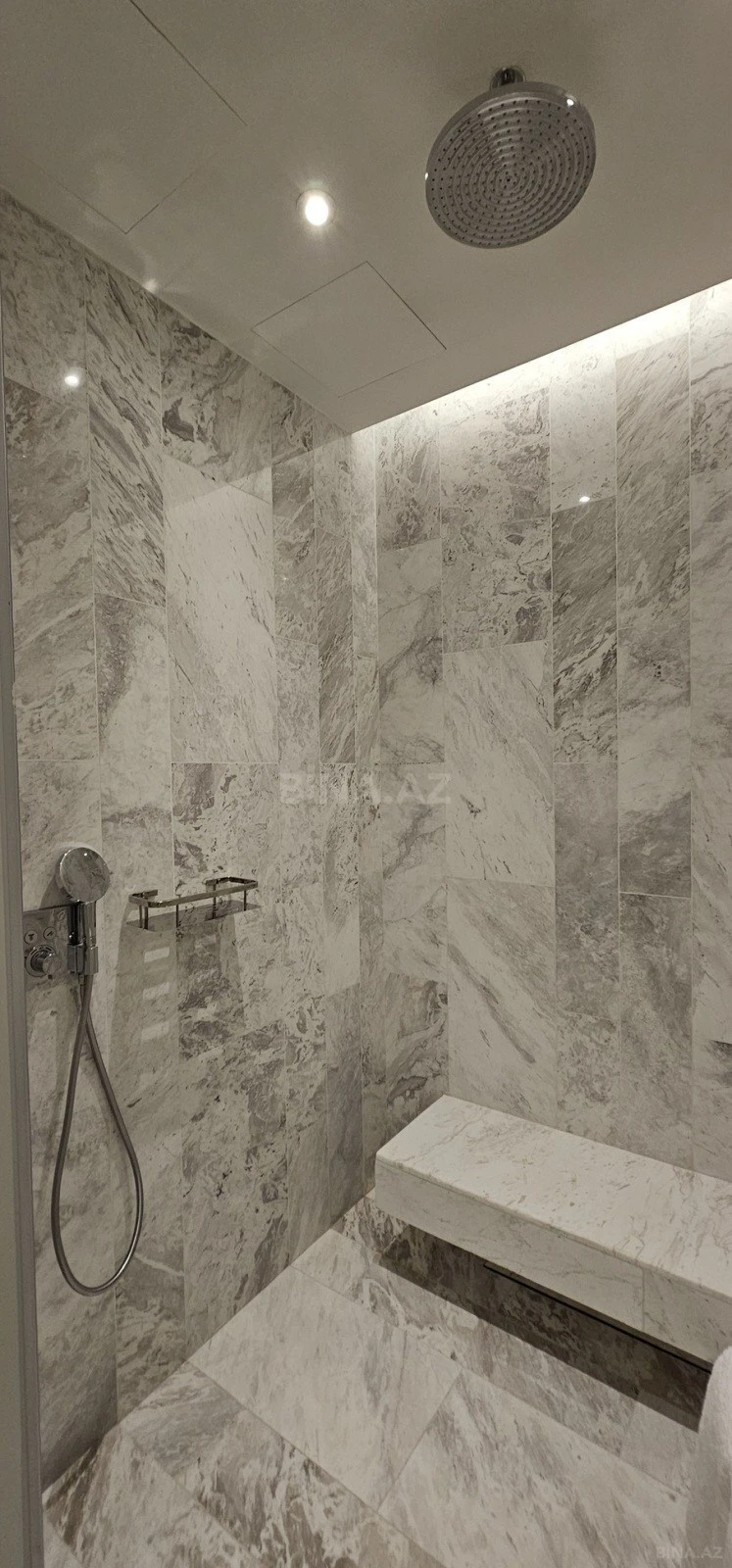 Satılır 3 otaqlı mənzil 155 m²