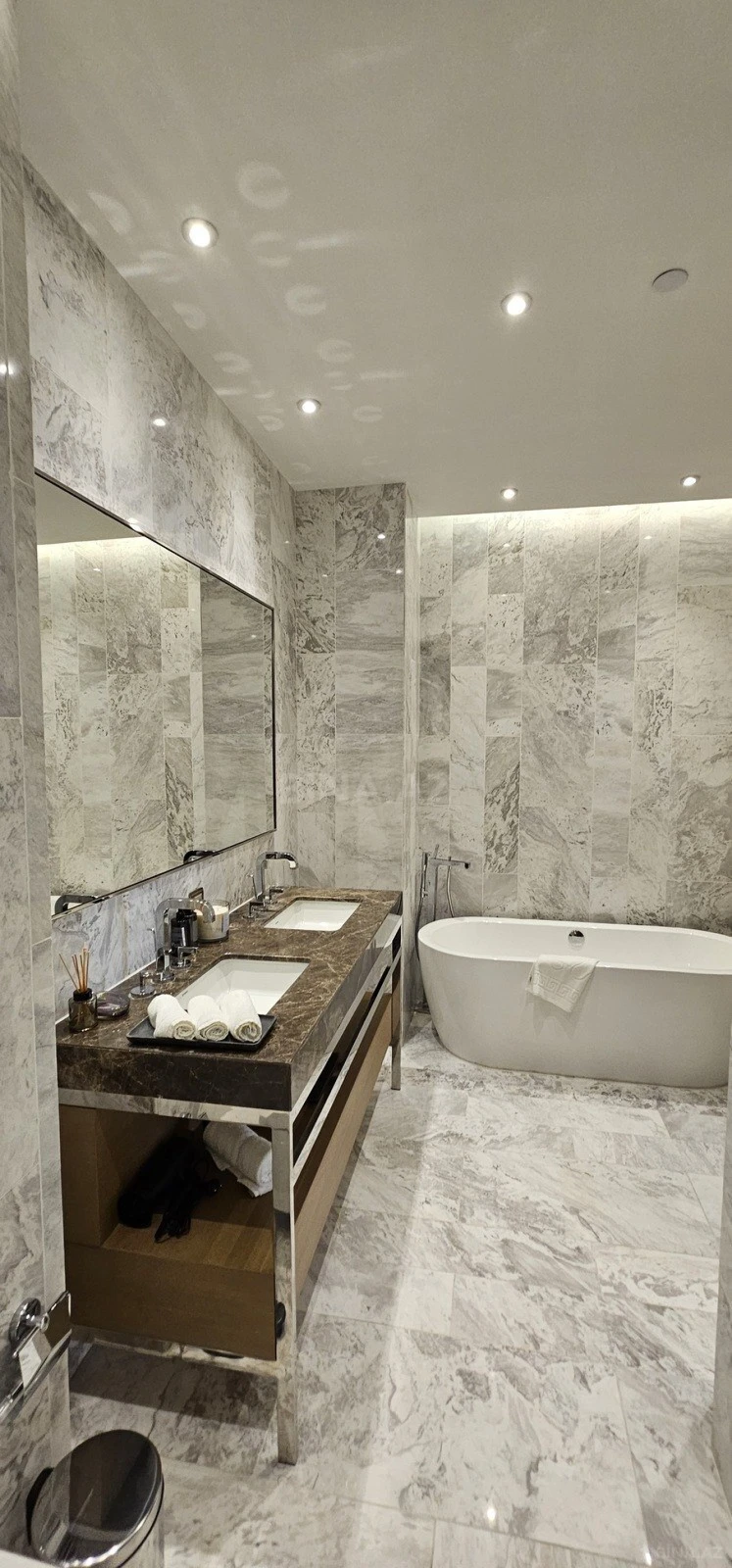 Satılır 3 otaqlı mənzil 155 m²