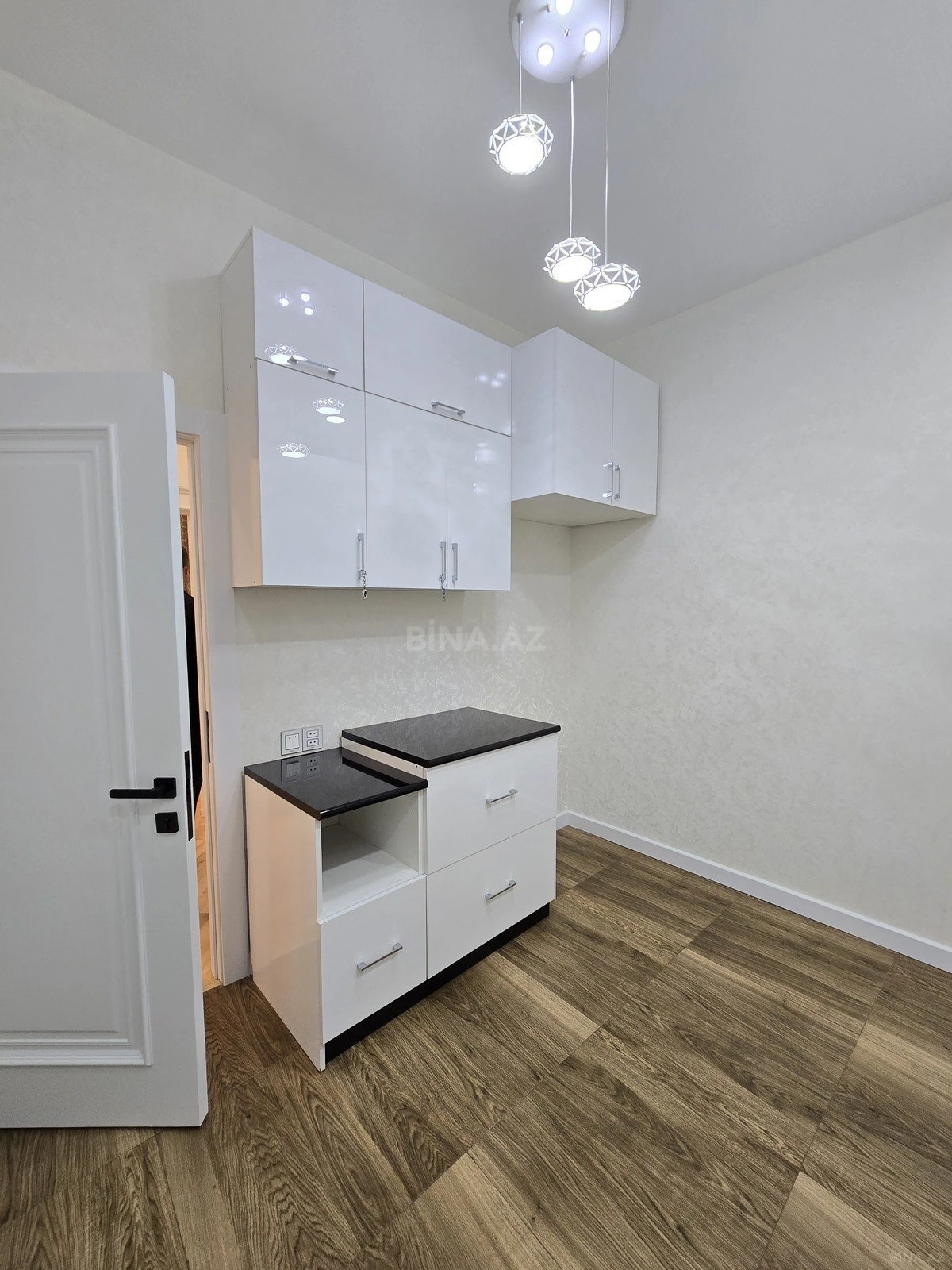 Satılır 3 otaqlı mənzil 106 m²