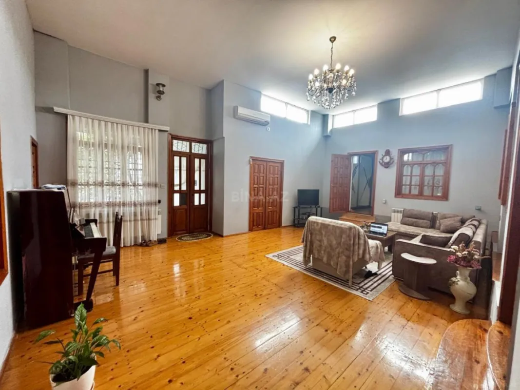 Satılır 5 otaqlı həyət evi 171.7 m²