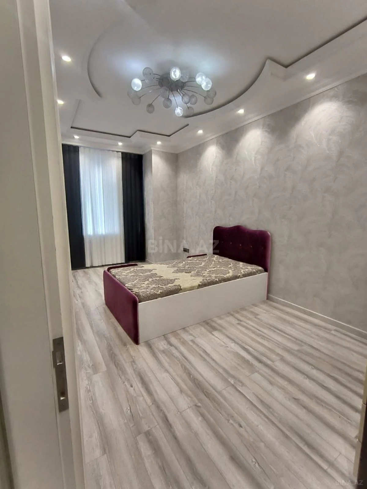 Kirayə verilir 4 otaqlı mənzil 150 m²