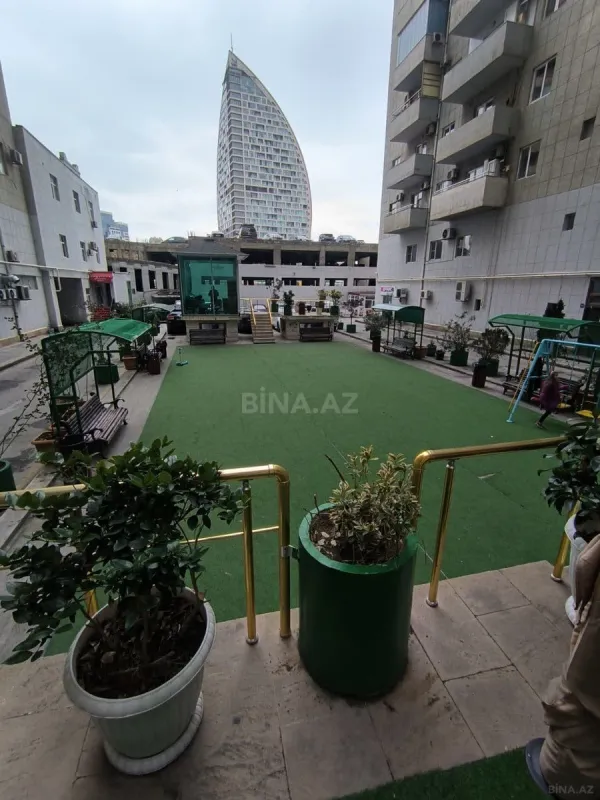 Kirayə verilir 4 otaqlı mənzil 150 m²