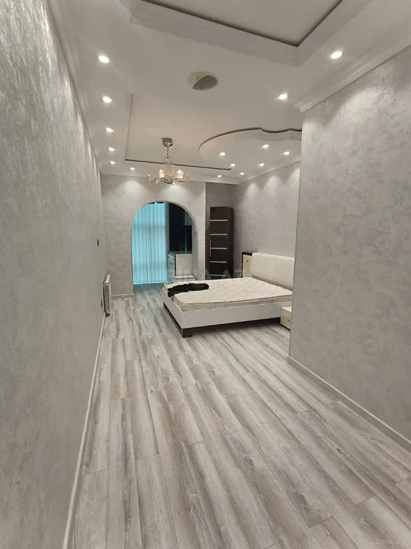 Kirayə verilir 4 otaqlı mənzil 150 m²