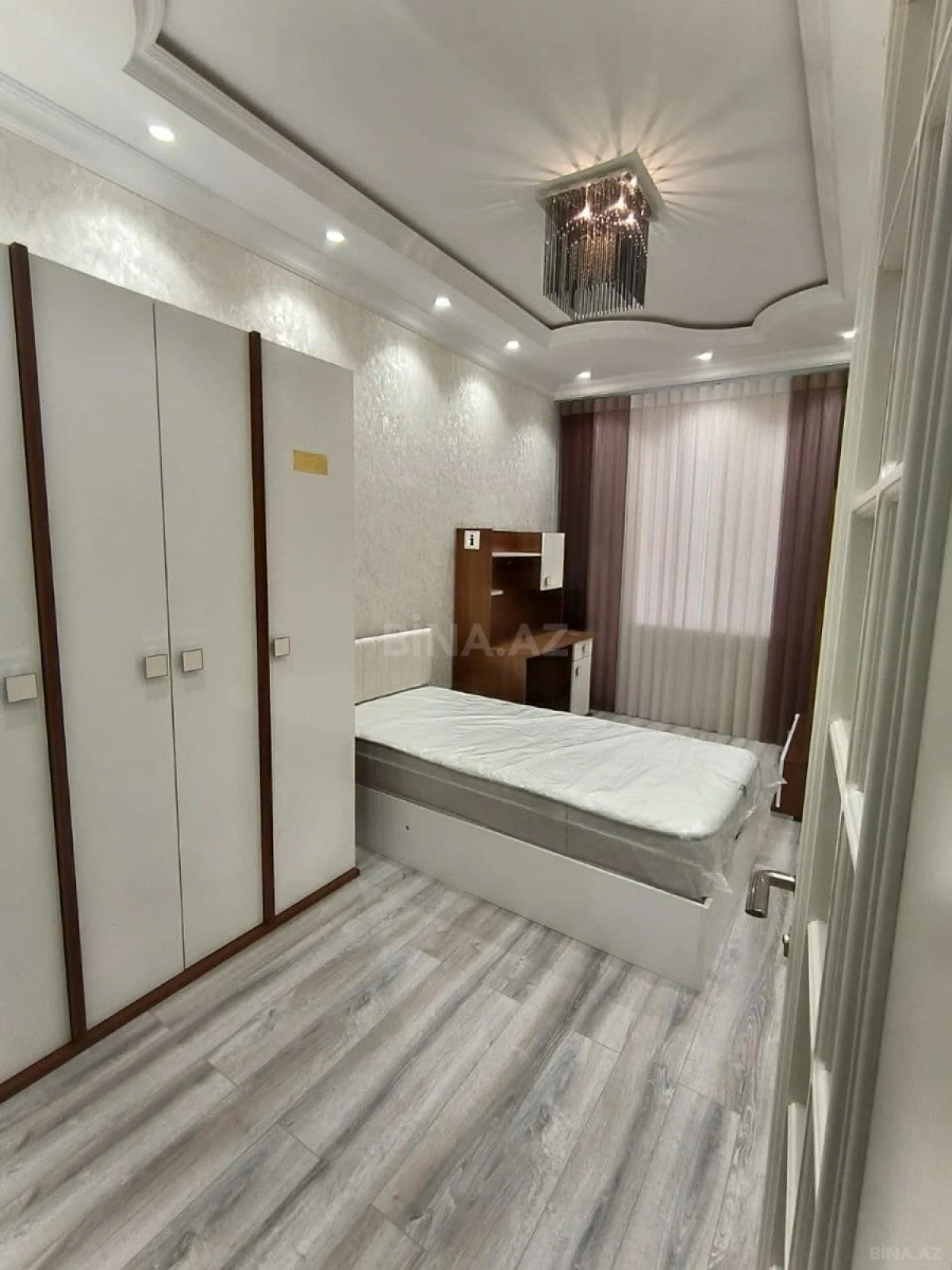 Kirayə verilir 4 otaqlı mənzil 150 m²