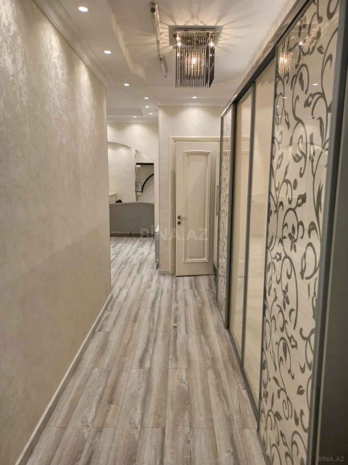 Kirayə verilir 4 otaqlı mənzil 150 m²
