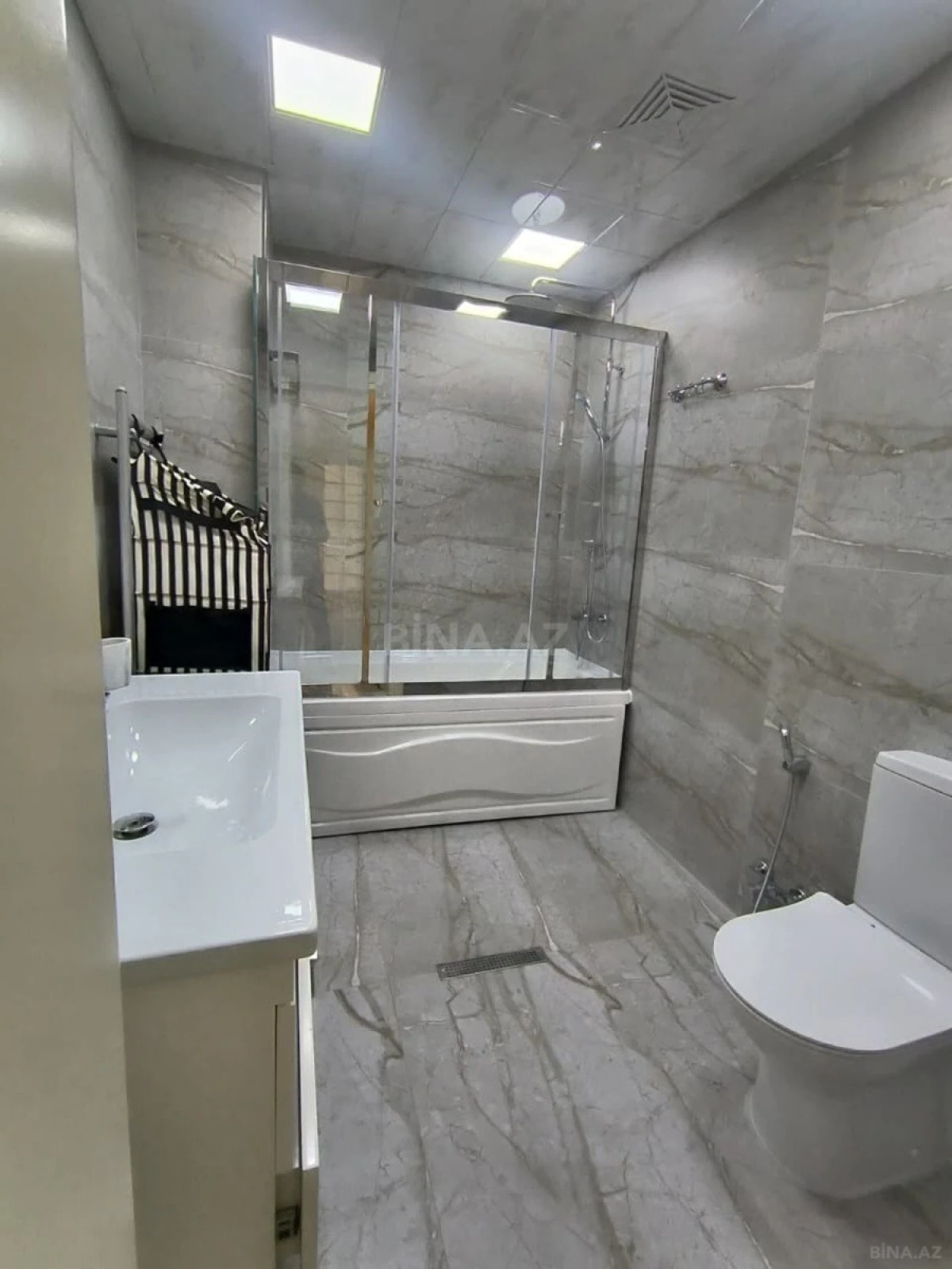 Kirayə verilir 4 otaqlı mənzil 150 m²