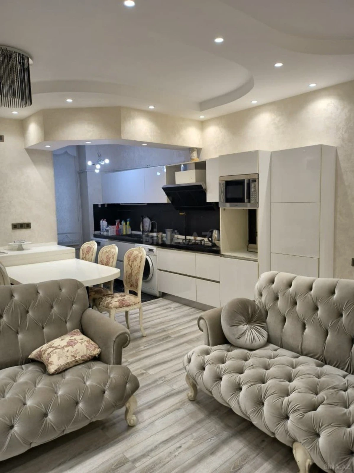 Kirayə verilir 4 otaqlı mənzil 150 m²