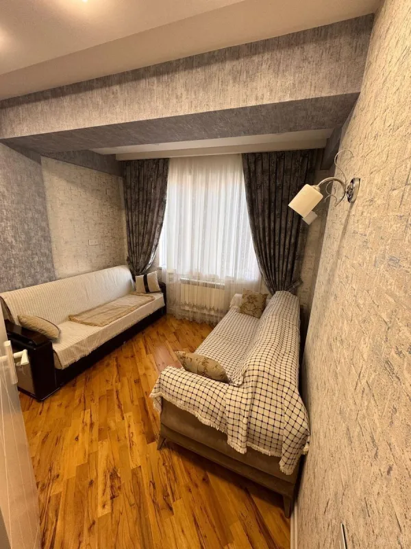 Satılır 4 otaqlı mənzil 135 m²