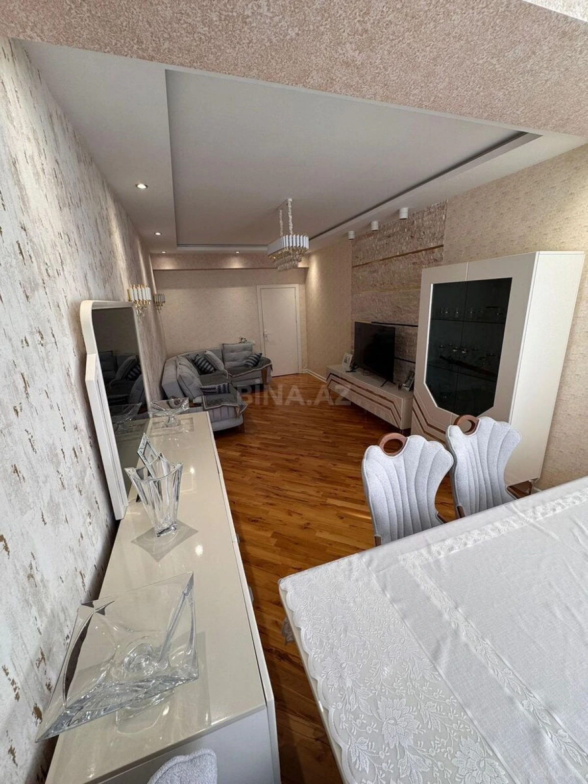 Satılır 4 otaqlı mənzil 135 m²