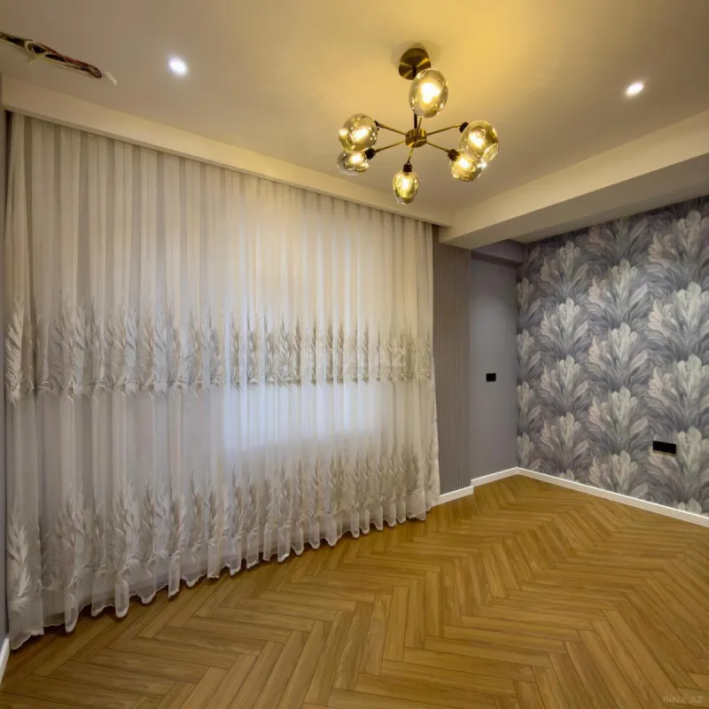 Satılır 4 otaqlı mənzil 137 m²