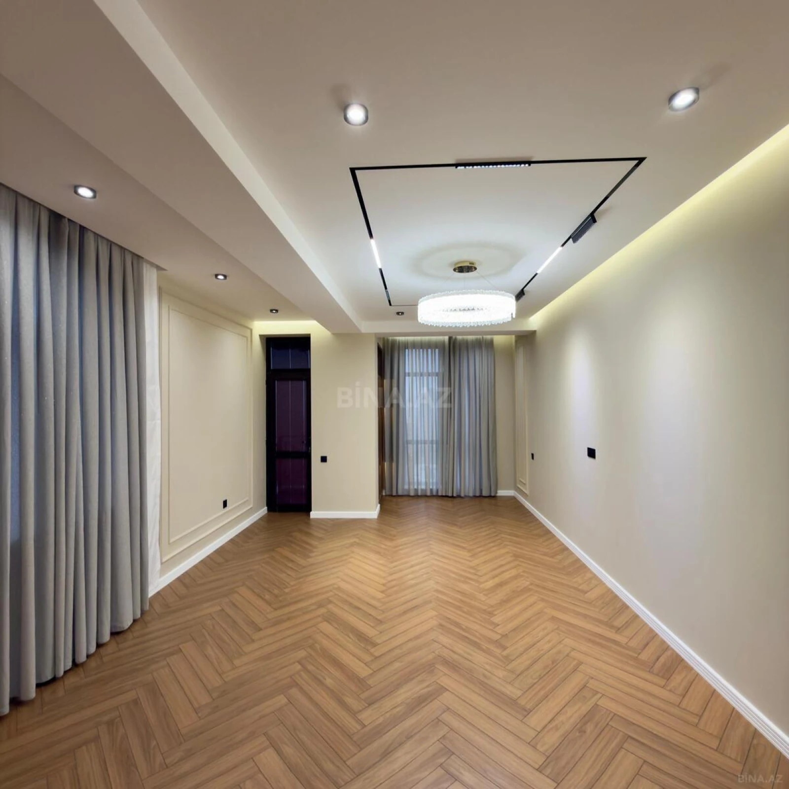 Satılır 4 otaqlı mənzil 137 m²