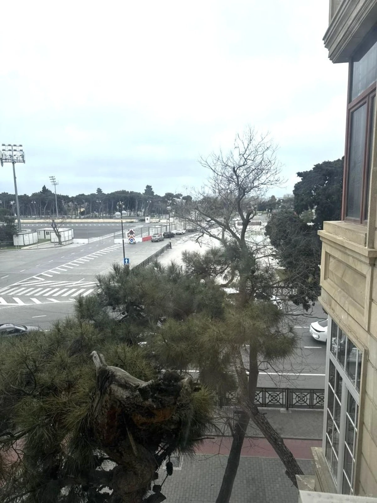 Satılır 4 otaqlı mənzil 110 m²