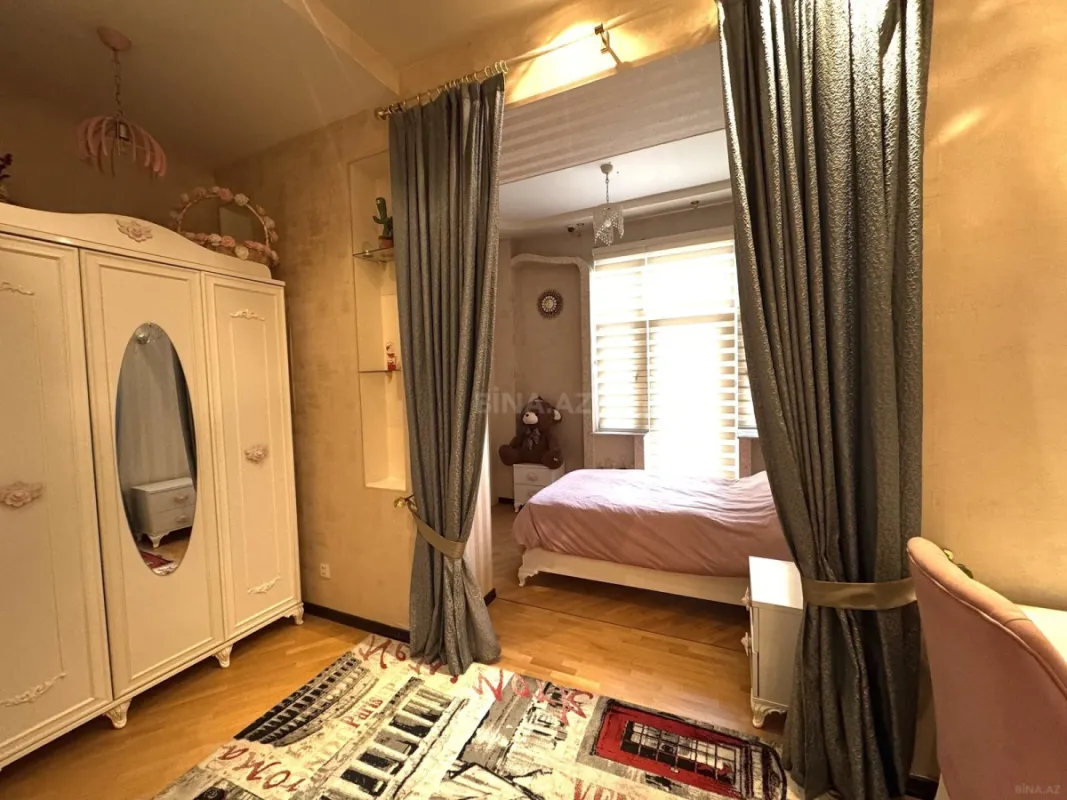 Satılır 4 otaqlı mənzil 110 m²