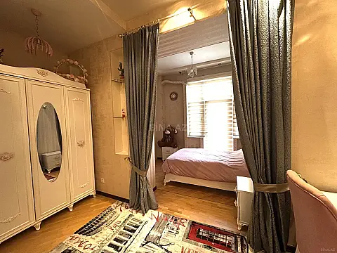 Satılır 4 otaqlı mənzil 110 m²