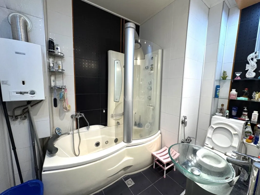 Satılır 4 otaqlı mənzil 110 m²