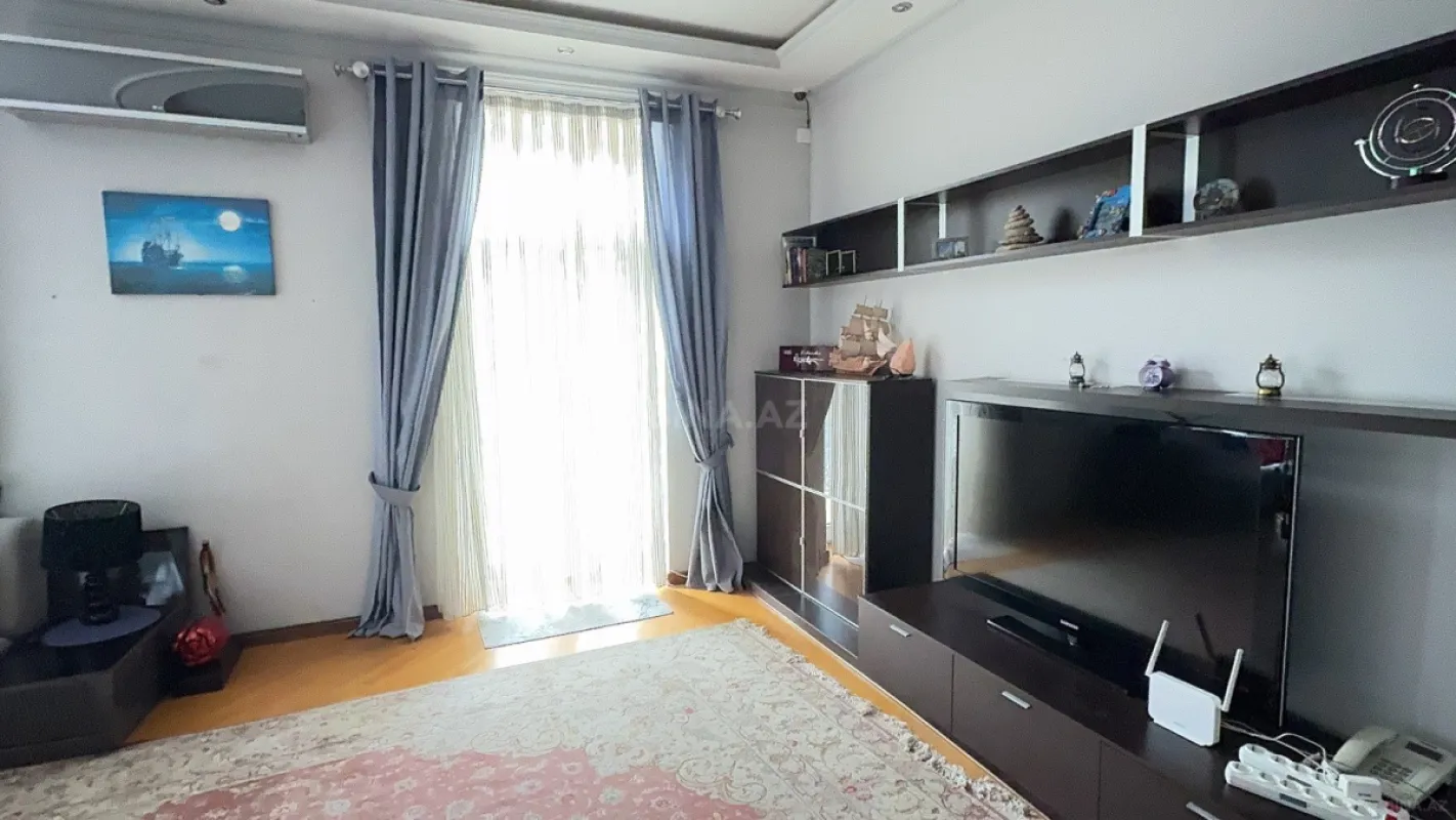 Satılır 4 otaqlı mənzil 110 m²