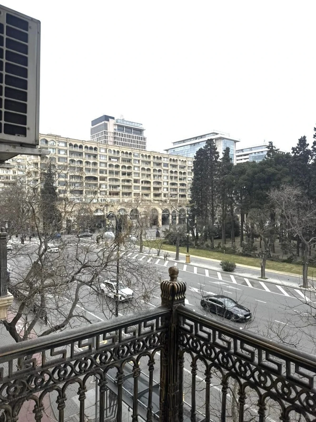 Satılır 4 otaqlı mənzil 110 m²