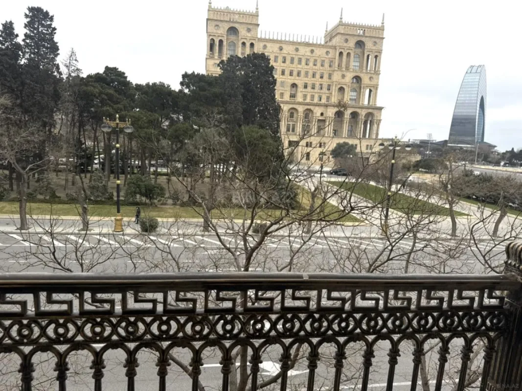 Satılır 4 otaqlı mənzil 110 m²