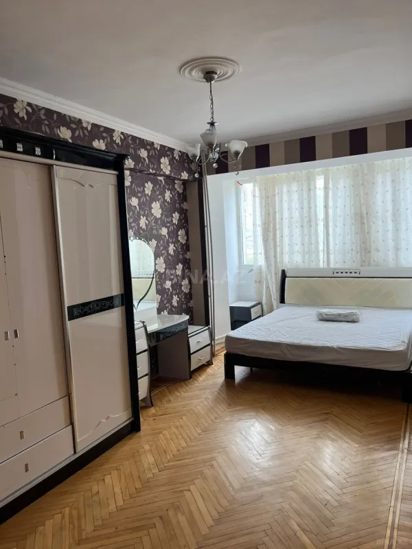 Satılır 2 otaqlı mənzil 74 m²