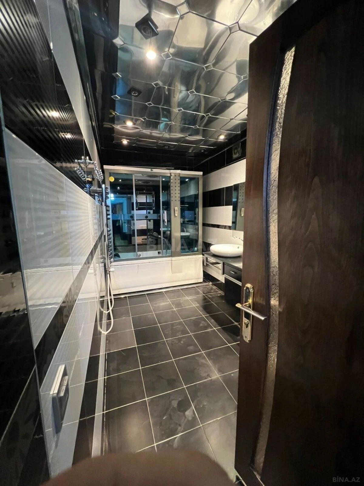 Satılır 3 otaqlı mənzil 110 m²