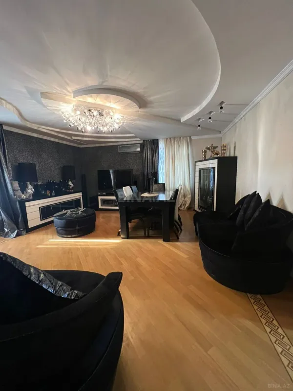 Satılır 3 otaqlı mənzil 110 m²