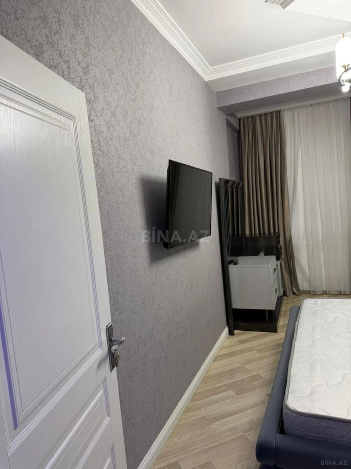 Kirayə verilir 3 otaqlı mənzil 130 m²