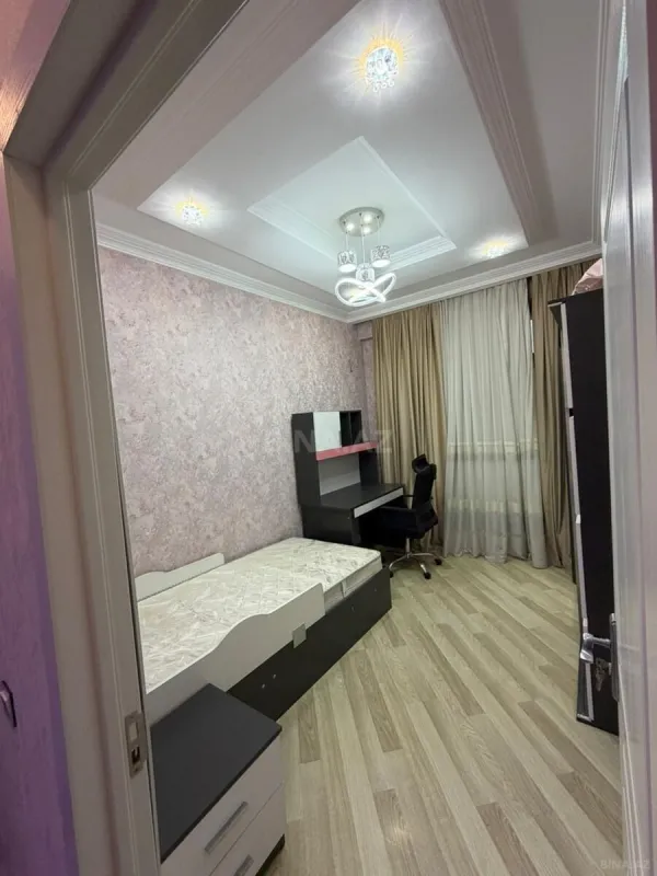 Kirayə verilir 3 otaqlı mənzil 130 m²