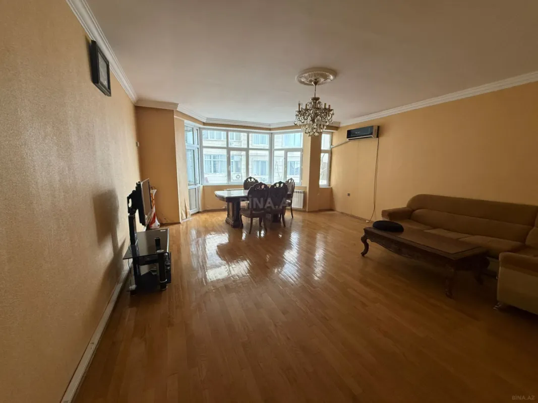 Satılır 3 otaqlı mənzil 148 m²