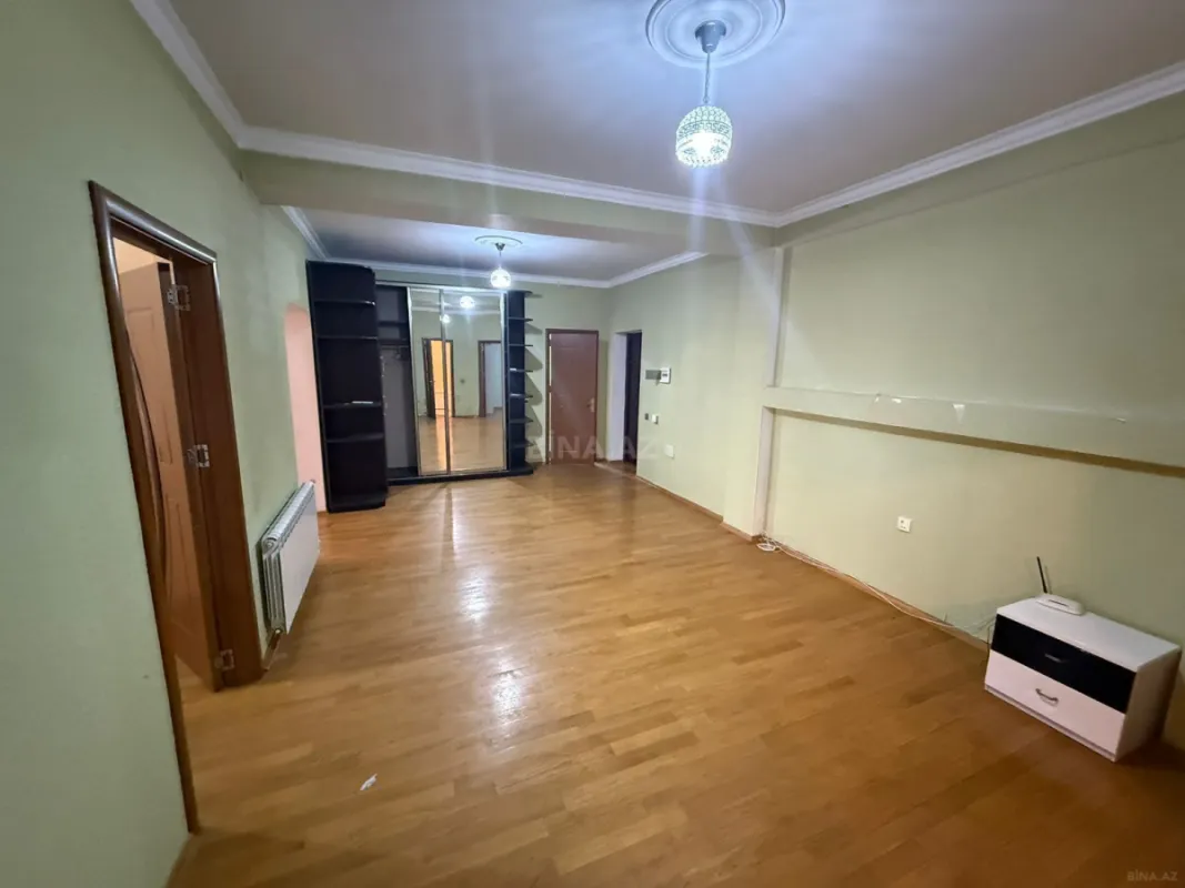 Satılır 3 otaqlı mənzil 148 m²