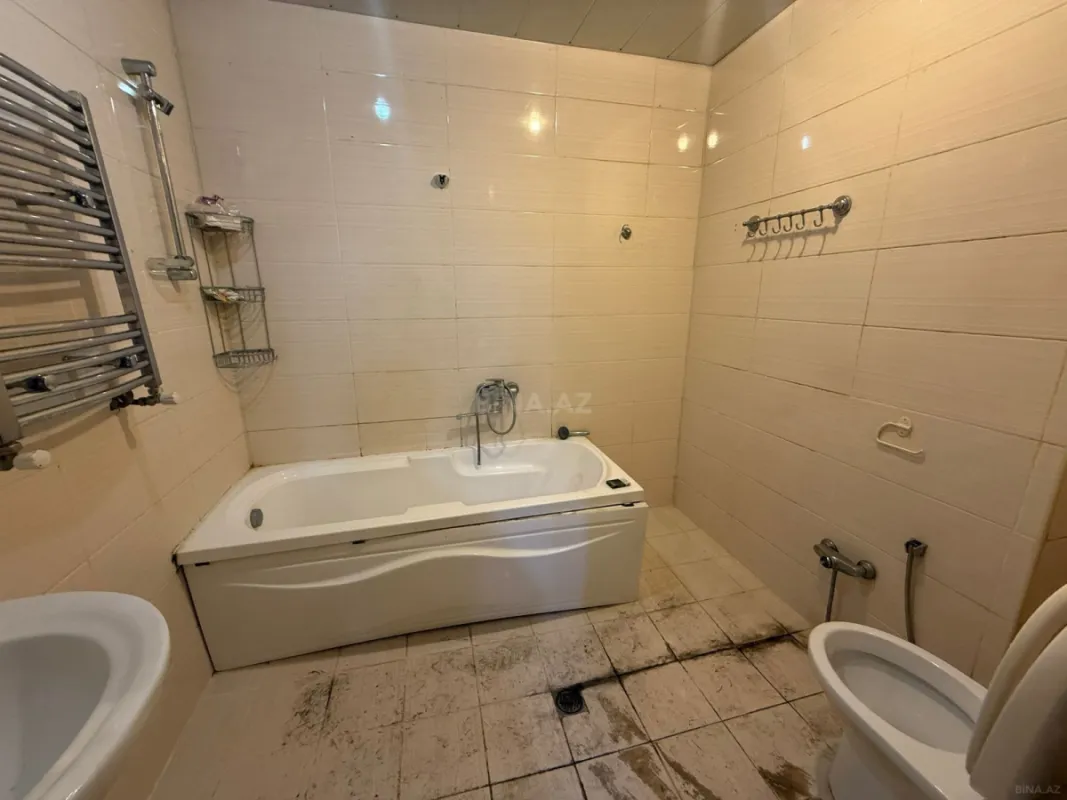 Satılır 3 otaqlı mənzil 148 m²