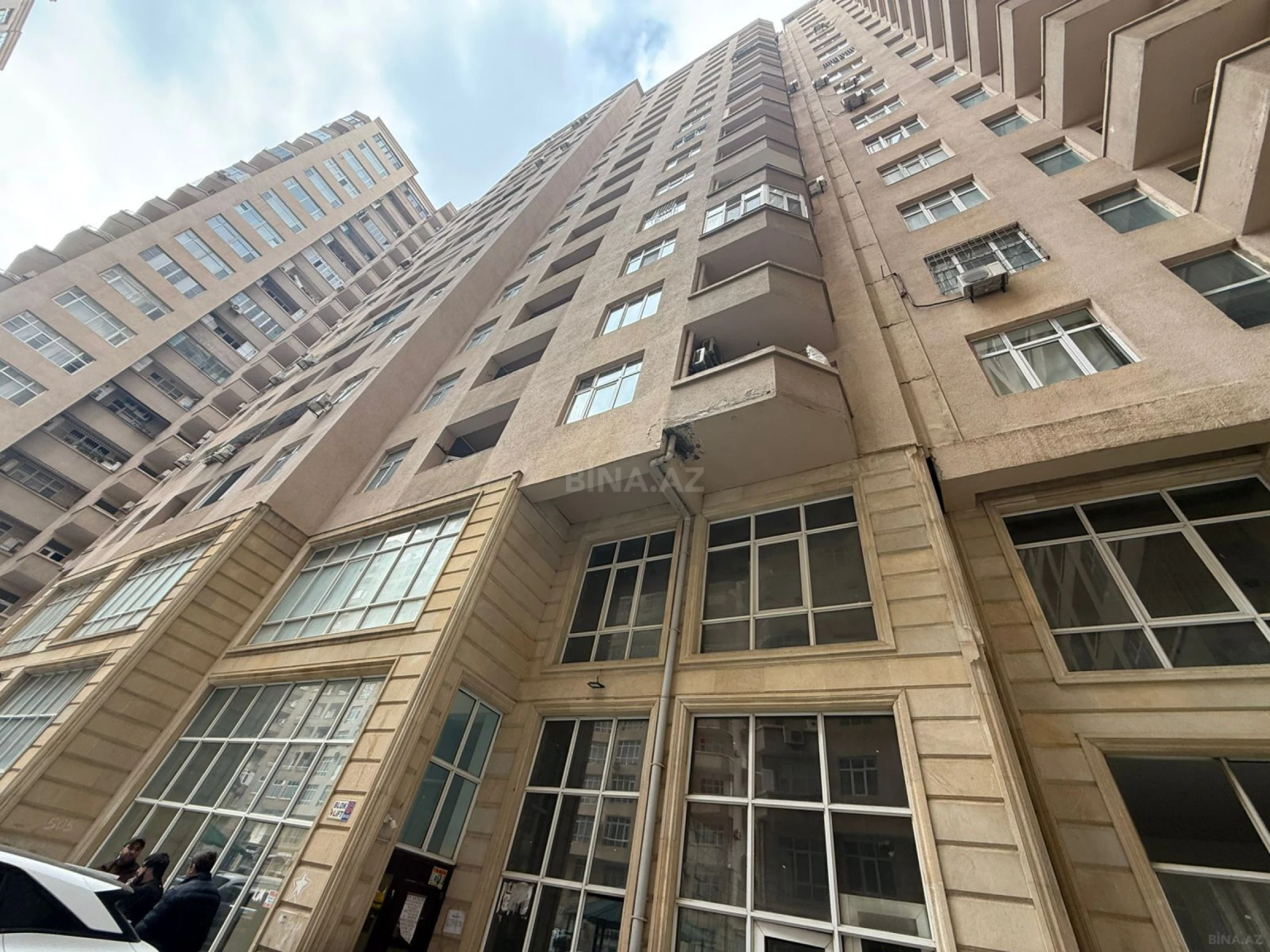 Satılır 3 otaqlı mənzil 148 m²