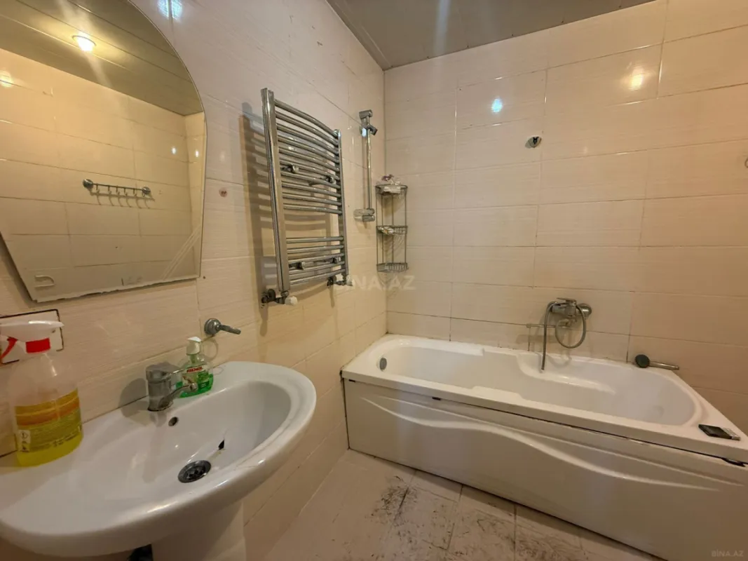 Satılır 3 otaqlı mənzil 148 m²