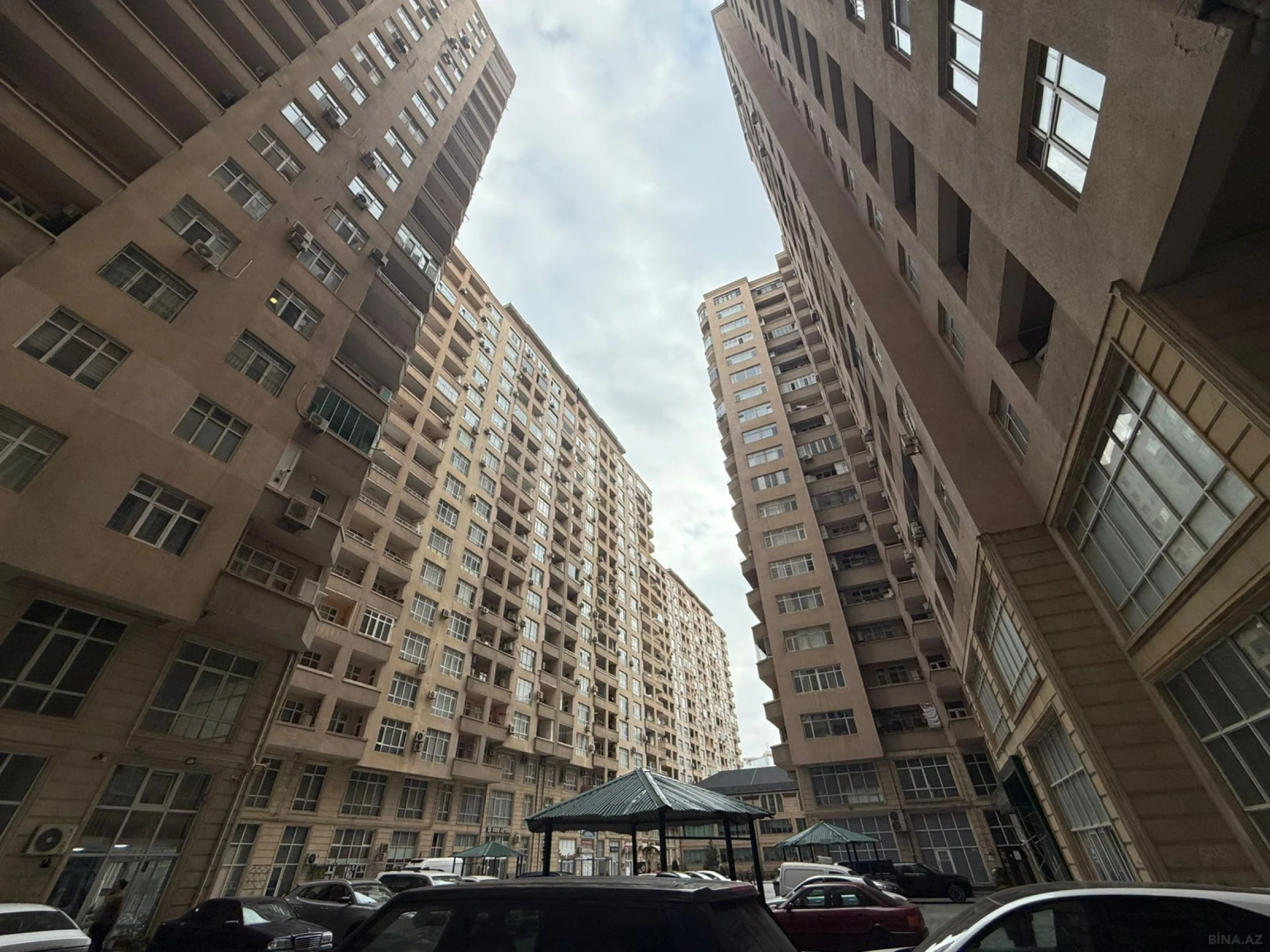 Satılır 3 otaqlı mənzil 148 m²