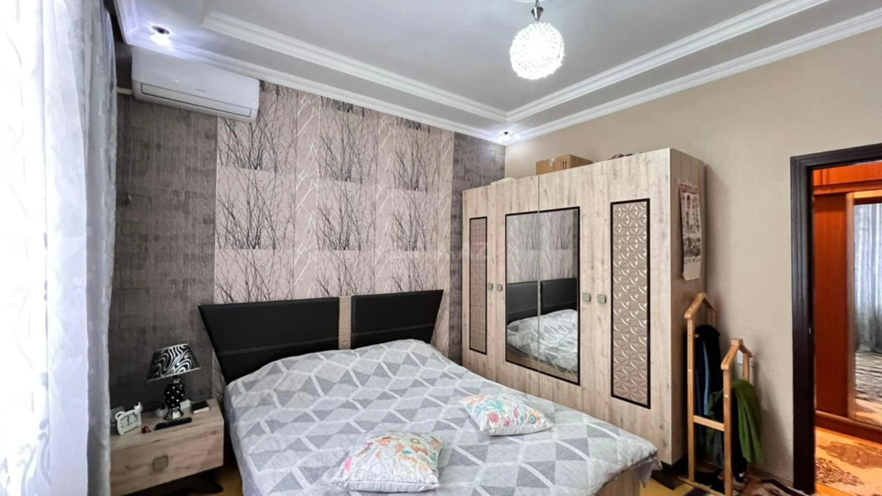 Satılır 2 otaqlı mənzil 91 m²