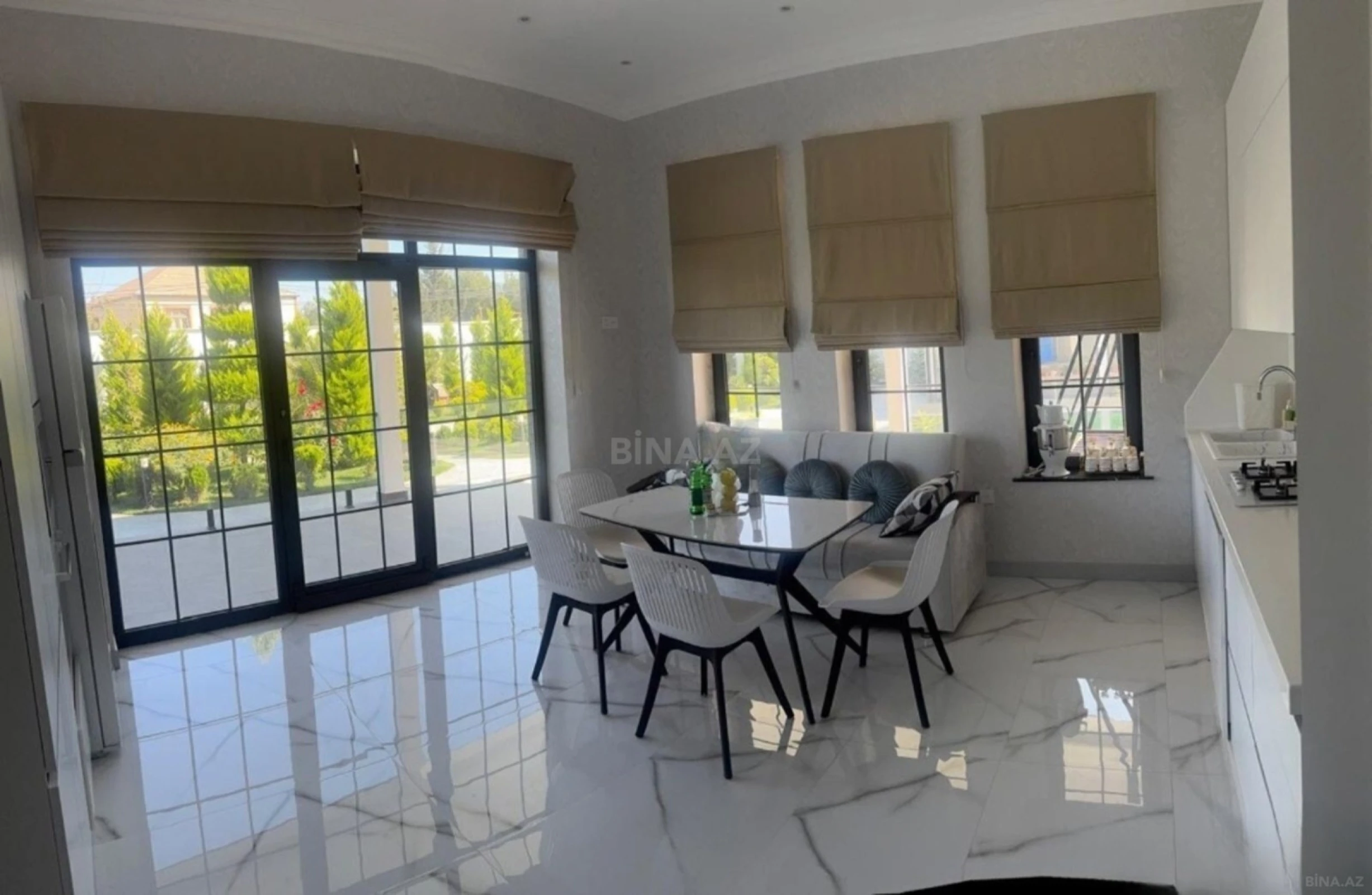 Satılır 5 otaqlı həyət evi 260 m²