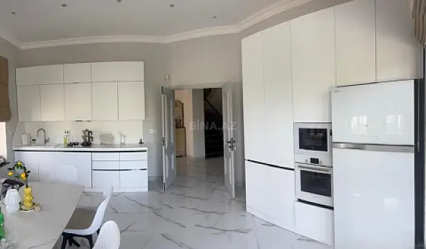 Satılır 5 otaqlı həyət evi 260 m²