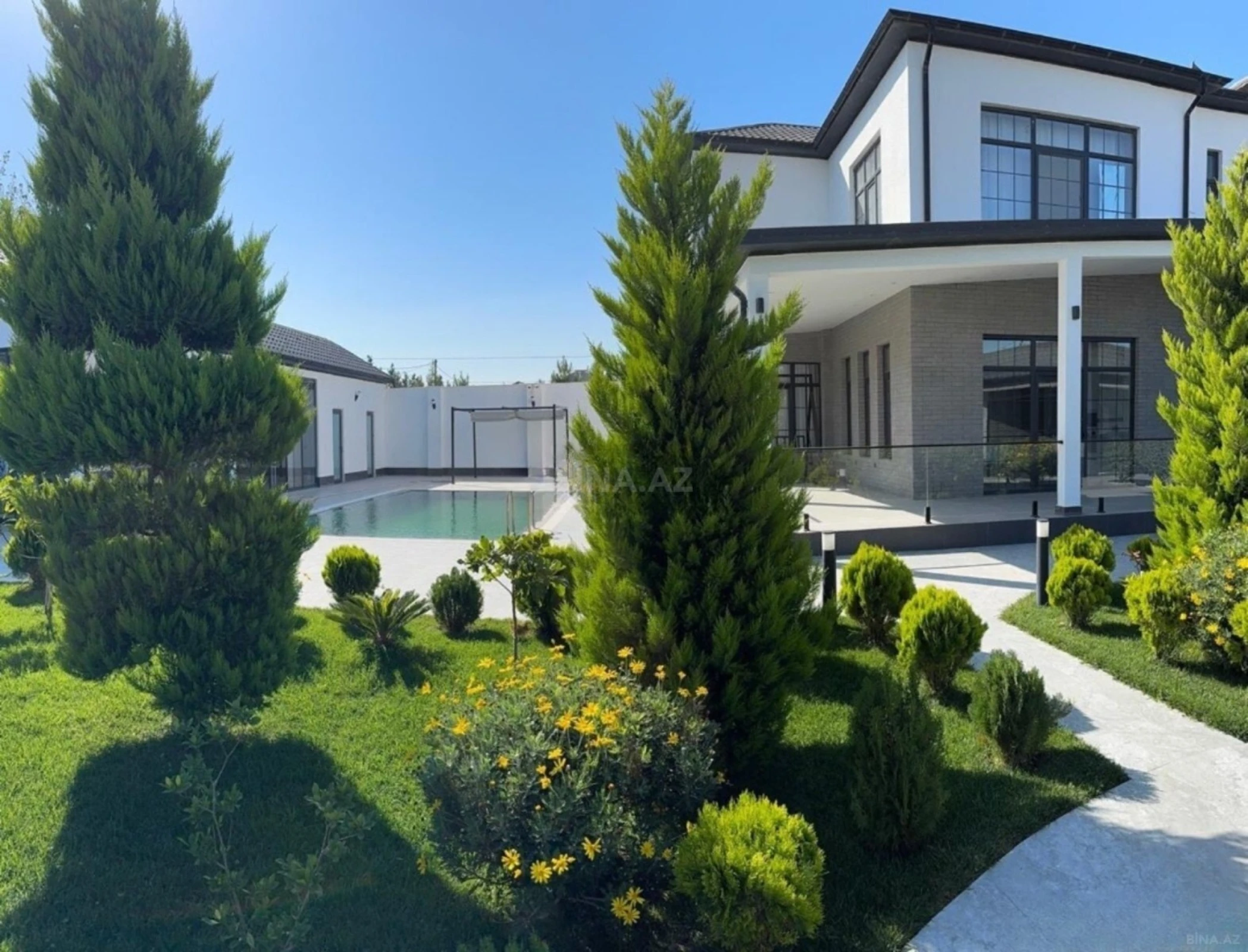 Satılır 5 otaqlı həyət evi 260 m²