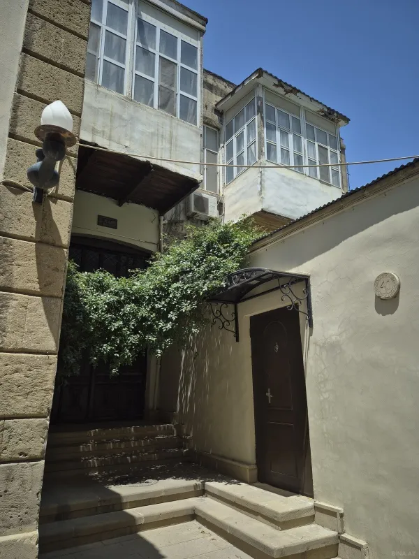 Satılır 2 otaqlı mənzil 74 m²