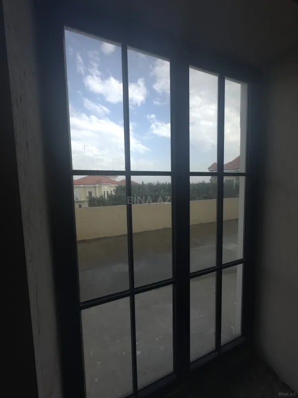 Satılır 6 otaqlı həyət evi 605 m²