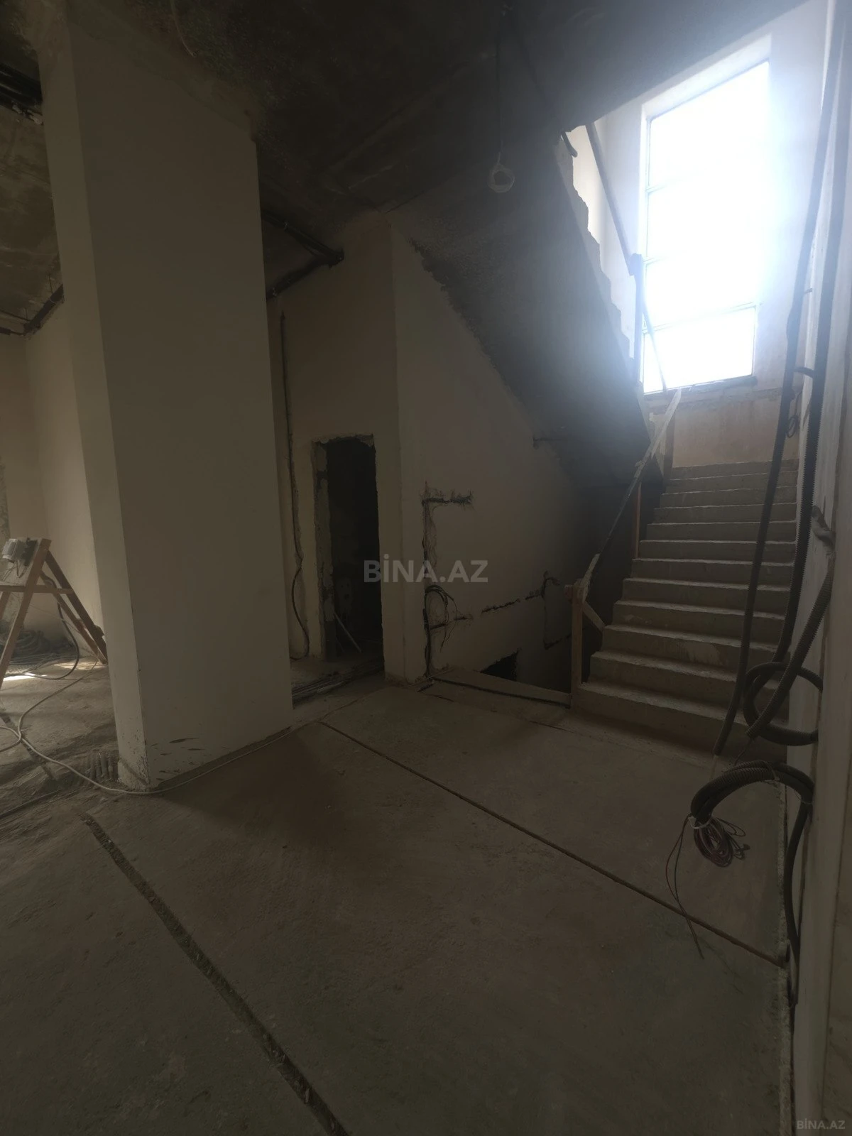 Satılır 6 otaqlı həyət evi 605 m²